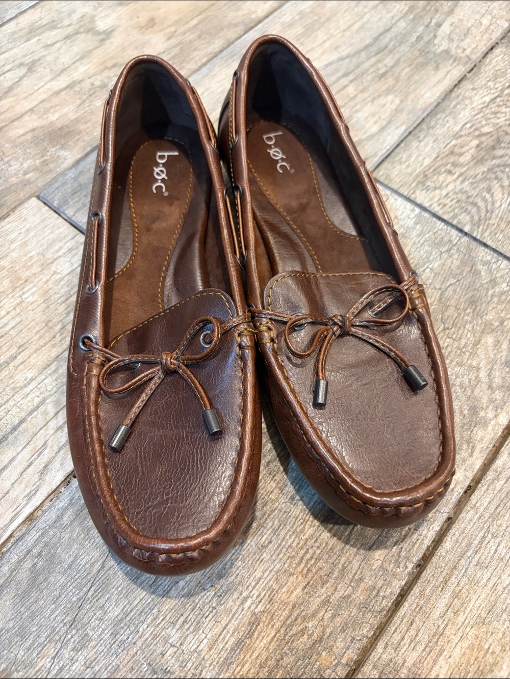 boc Brown Leather Slip-On Moccasin Loafers with Bow Accent Women’s size 9